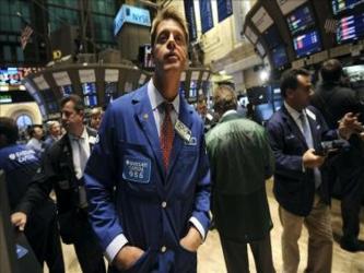 Los miembros de Wall Street suelen comprar en grandes cantidades cuando el mercado atraviesa un...