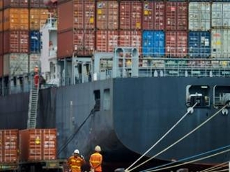 Las exportaciones subieron un 0.9 por ciento en el mes a 91,300 millones de euros, según...
