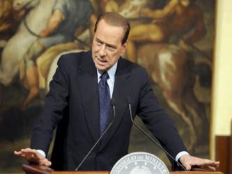 Berlusconi enfrenta desde el lunes una defección de varios aliados de su coalición...