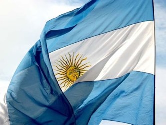 Unos 10,000 millones de dólares se fugaron de Argentina desde agosto, según...