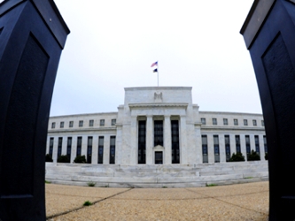 La Fed tiene la doble misión de asegurar la estabilidad de precios y y el pleno empleo. Los...