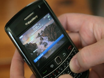 RIM presentó el martes el BlackBerry Mobile Fusion, un sistema de software que permite a las...