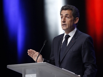 Sarkozy propuso impulsar junto a Alemania un nuevo tratado de refundación europeo con...