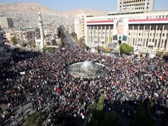 Alrededor de 70,000 manifestantes marcharon hacia el centro de la ciudad, donde las fuerzas de...