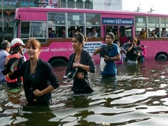 Las peores inundaciones de Tailandia en medio siglo también destruyeron millones de...