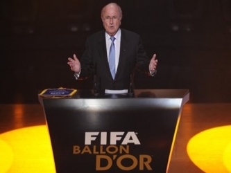 Varios dirigentes del fútbol mundial, incluyendo el presidente de la UEFA Michel Platini,...
