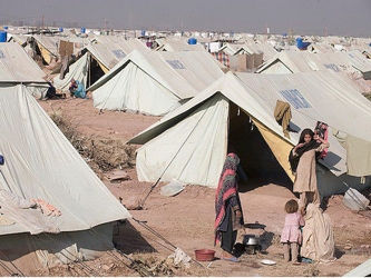 Cerca de 1.7 millones de refugiados afganos viven en Pakistán, 1 millón en...