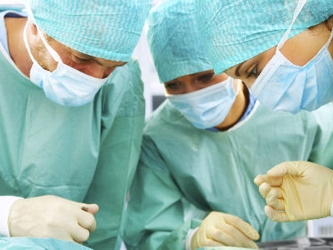 El momento para la intervención quirúrgica depende ahora del Centro Médico,...