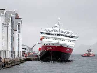 Casi todos los días del año, un barco de Hurtigruten sale de la ciudad occidental de...