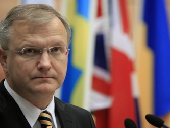 Olli Rehn insistió que Grecia tienen aun que 