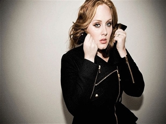 Pero fue Adele, quien se robó el show. La artista de 23 años de edad, que...