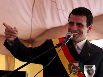 Con 95% de los sufragios escrutados, Capriles obtuvo 1,806,860 votos frente a su contrincante...