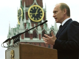 Putin promete en caso de victoria aumentar los salarios de los profesores de universidades y de...