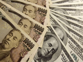 El dólar subió a cerca de un máximo en tres semanas de 78.19 yenes en la...