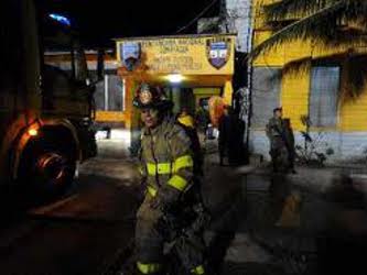 Decenas de quemados y heridos están siendo trasladados a varios hospitales de la ciudad de...