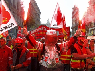 No obstante, el sindicato CFDT dijo que no apoyaría intentos por dar a las protestas un tono...