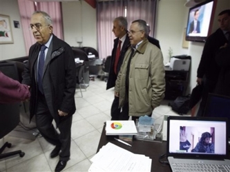 El primer ministro palestino, Salam Fayyad, visitó una de las estaciones en Ramallah, Watan...