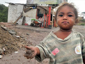 UNICEF denunció en un informe que cientos de millones de niños que viven en suburbios...