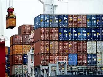 Los precios de importación en general subieron un 0.4% en el segundo mes del año,...