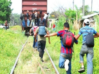 Se estima que el otro 17 por ciento son entradas irregulares de migrantes centroamericanos que se...