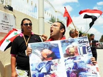 La figura de la oposición Mohammed Saleh dijo que ha habido una serie de fuertes explosiones...