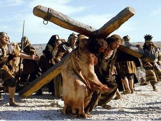 Jesús no es simplemente un condenado a muerte que es inocente, no puede ser uno más...