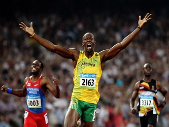 En los Juegos Olímpicos de Beijing de hace cuatro años, Bolt ganó medallas de...