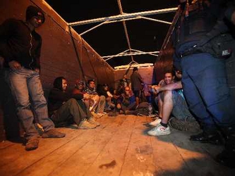 De los detenidos, 19 son hondureños y cinco salvadoreños, entre los cuales hay cinco...