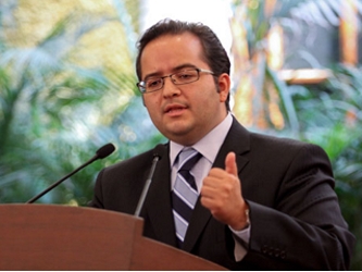 El senador Rubén Velázquez dijo que exigirá que se otorguen garantías a...