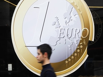 La OCDE pronosticó que la economía de la zona euro se contraería un 0.1 por...