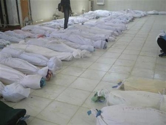 Varios activistas dijeron a Reuters que hasta 40 mujeres y niños murieron cuando el pueblo...