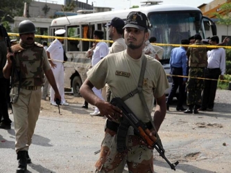 El funcionario policial Zafar Khan dijo que el ataque se produjo cerca de la ciudad de Peshawar. La...