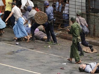 La violencia entre los budistas de etnia Rakhine y los miembros de una minoría musulmana que...