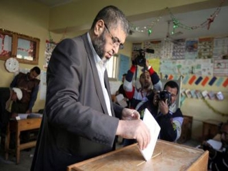 Shafiq y Mursi pasaron a la segunda vuelta presidencial tras ser los dos candidatos más...