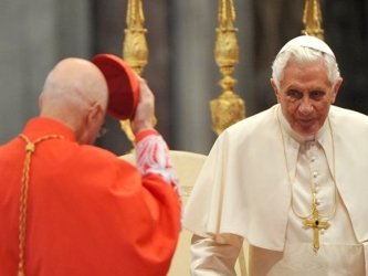 Los cardenales recibieron un mandato amplio para entrevistar a funcionarios vaticanos de cualquier...