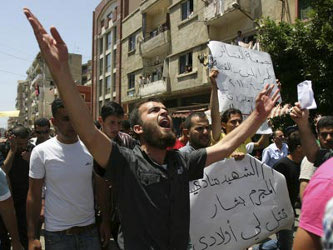 En Alepo, segunda ciudad de Siria, un manifestante murió, víctima de disparos de las...