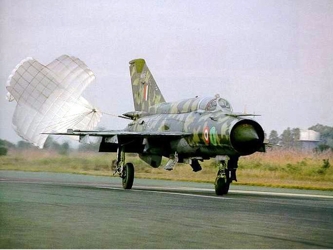 En un principio, tres funcionarios jordanos dijeron que el MiG-21 de fabricación rusa...