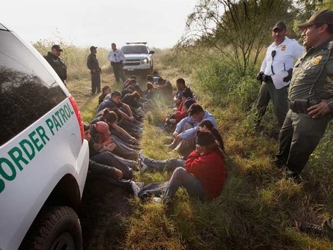 Tan pronto Obama firmó la orden ejecutiva para suspender las deportaciones de jóvenes...