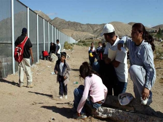 Los informes muestran que los mexicanos están regresando voluntaria o involuntariamente a su...
