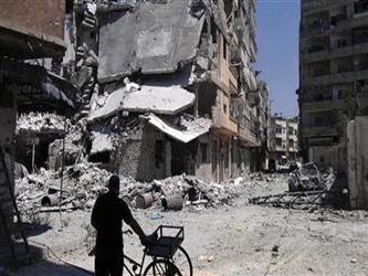 El domingo se libraron batallas en la norteña ciudad de Alepo, donde tanque,...
