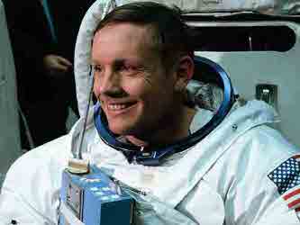 Julio de 1969: Los estadounidenses Neil Armstrong y Edwin Aldrin llegan a la Luna. Armstrong se...