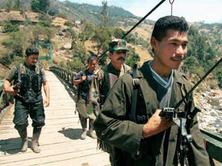 Los representantes de las FARC, la mayor y más antigua guerrilla de América Latina,...