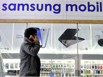 Samsung, el mayor fabricante mundial de teléfonos móviles, se encuentra en medio de...