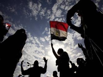 El Tribunal Constitucional egipcio pospuso indefinidamente el domingo sus trabajos después...