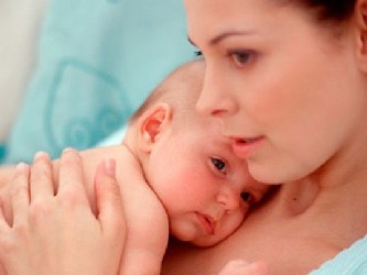 En un nuevo informe, expuso que las mujeres pagan un alto precio por maternidad, pues los elevados...