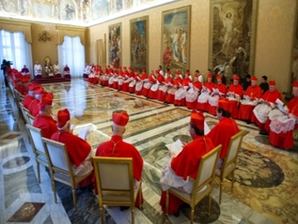 Dicho esto, tenemos a 209 cardenales que podrían convertirse en Papa: 209...