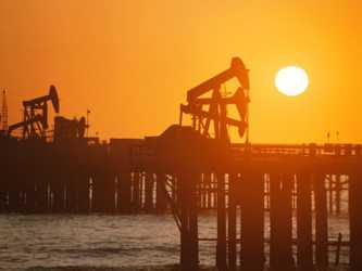 La producción de petróleo crudo bajó poco, de 2 millones 553 mil barriles...