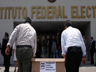 El segundo argumento central para transformar el andamiaje electoral mexicano es político....