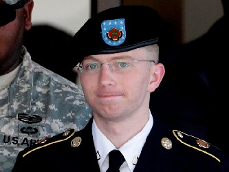 Incluso sin desconocer que Manning sería responsable de diversas faltas a los códigos...