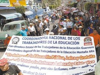 Con todos sus errores, excesos y confusiones, el sindicalismo magisterial en lucha pasa en Guerrero...